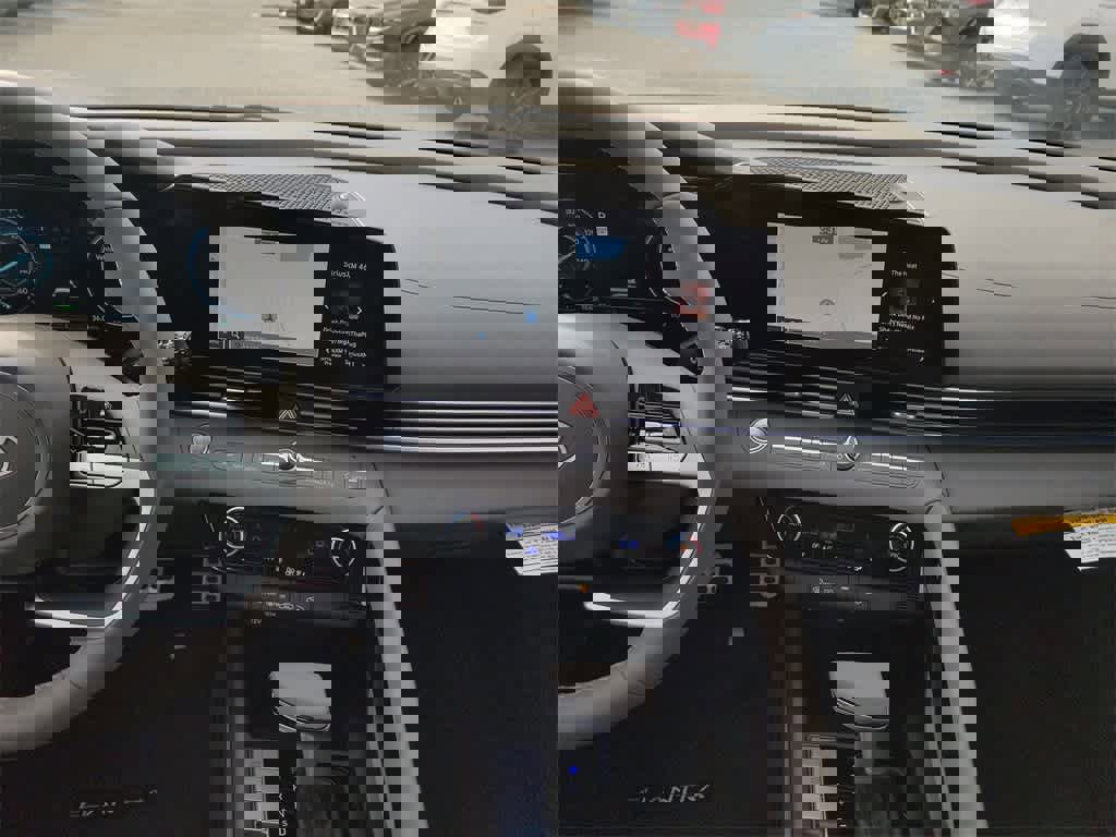 New 2025 Hyundai Elantra SEL image 18