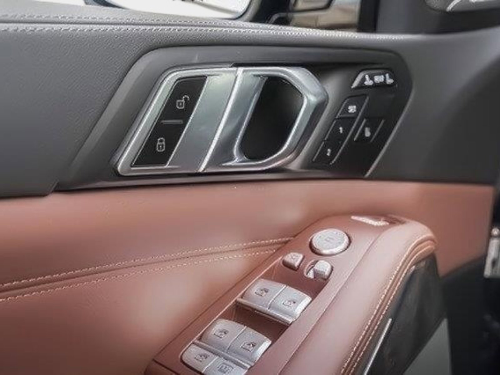 Used 2023 BMW X7 M60i image 33