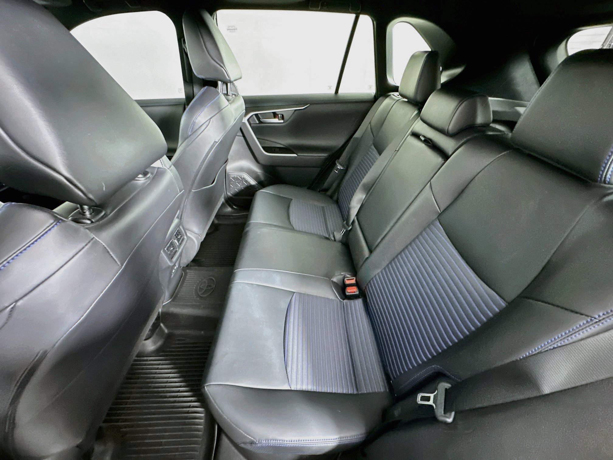Used 2024 Toyota RAV4 XSE w/ Weather Package AWD/4WD image 29