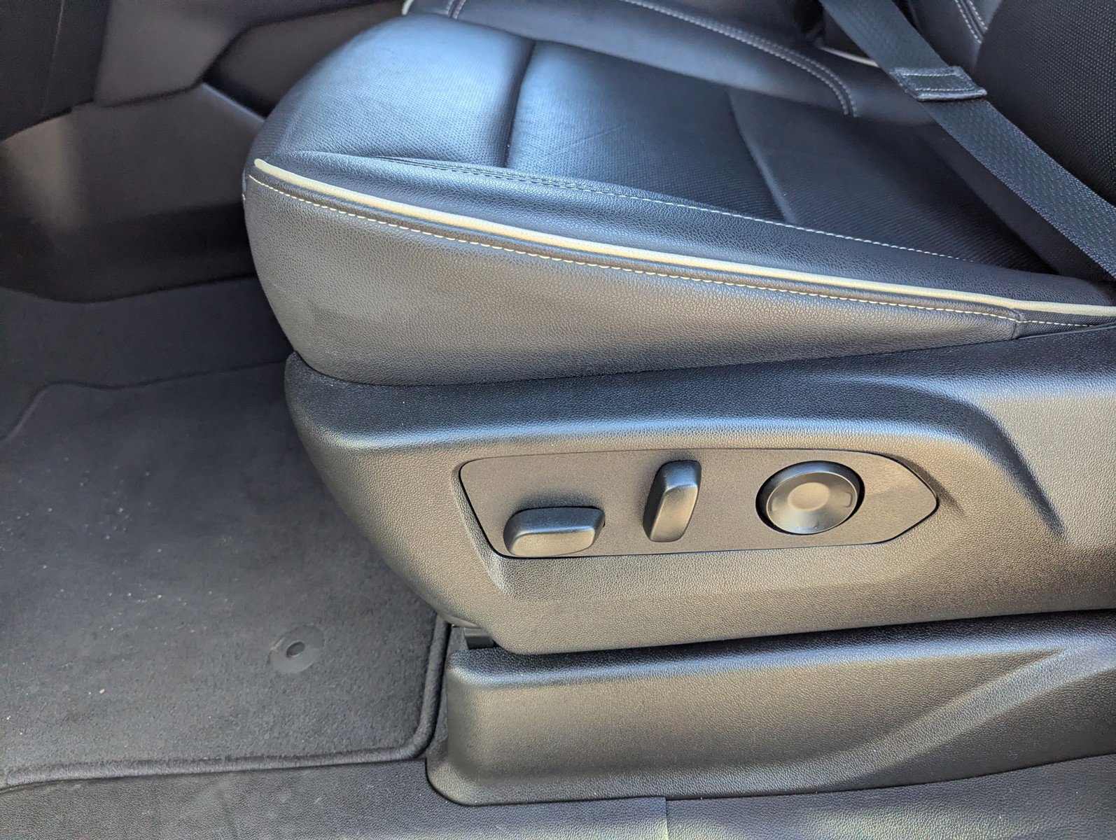 Certified 2025 Chevrolet Suburban Premier image 27