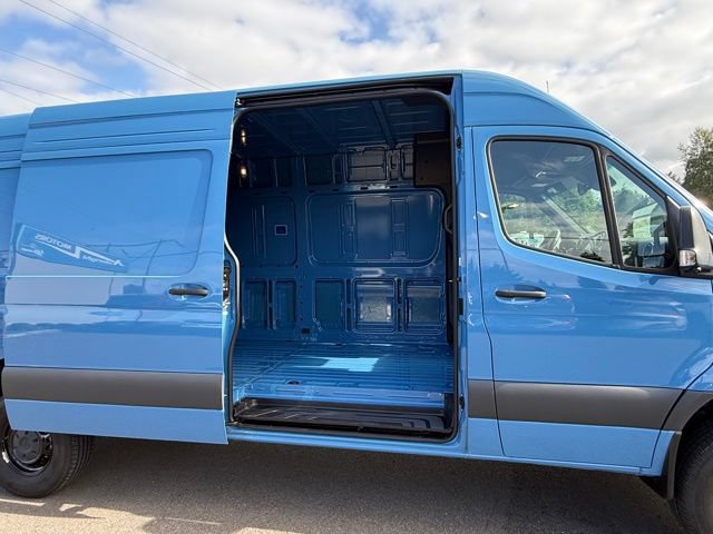 Used 2025 Mercedes-Benz Sprinter 2500 image 28