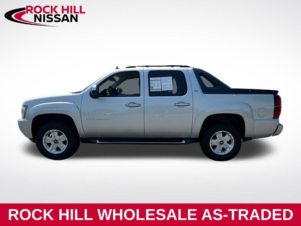 Used 2011 Chevrolet Avalanche LT AWD/4WD image 4
