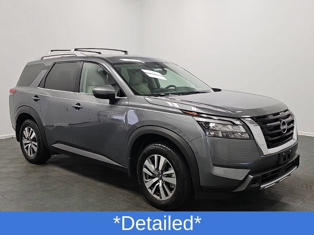 Used 2025 Nissan Pathfinder SL FWD image 2