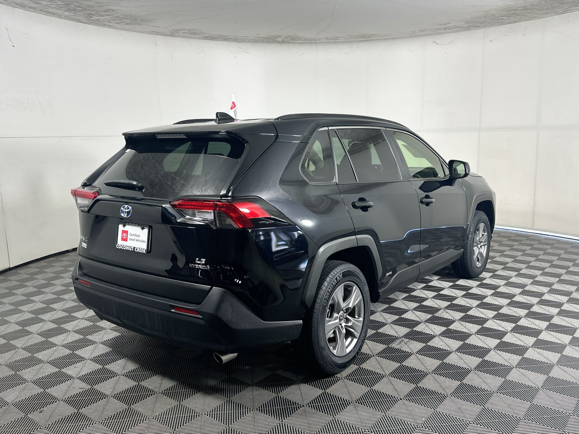 Certified 2023 Toyota RAV4 LE AWD/4WD image 3