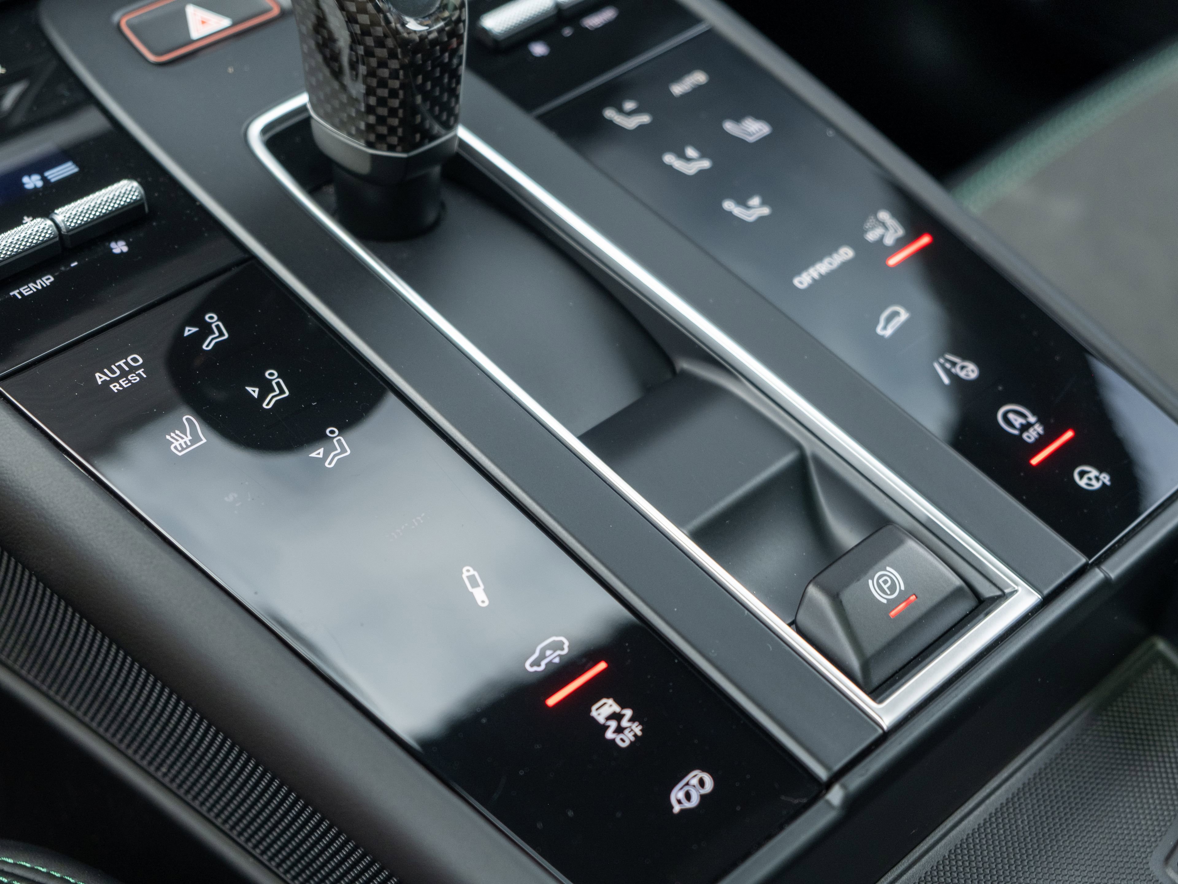 Certified 2025 Porsche Macan GTS image 38