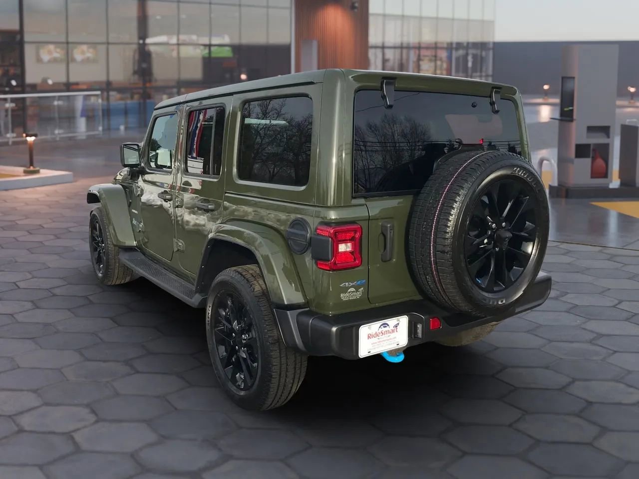 Used 2023 Jeep Wrangler Unlimited Sahara w/ Cold Weather Group image 10
