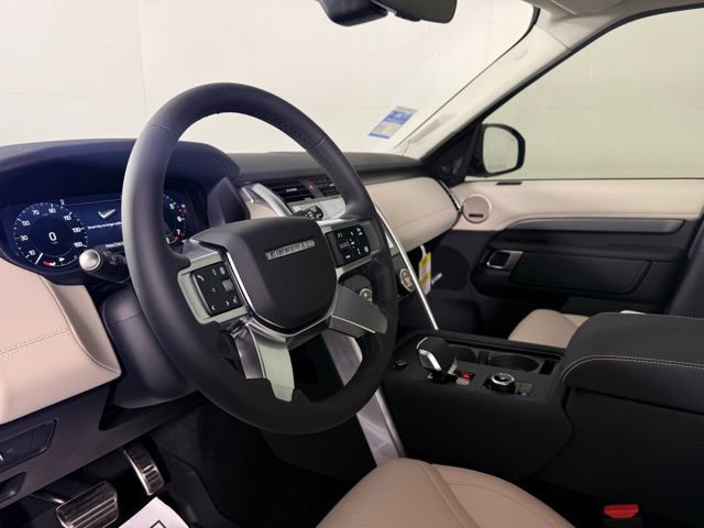 Certified 2025 Land Rover Discovery Dynamic SE AWD/4WD image 8