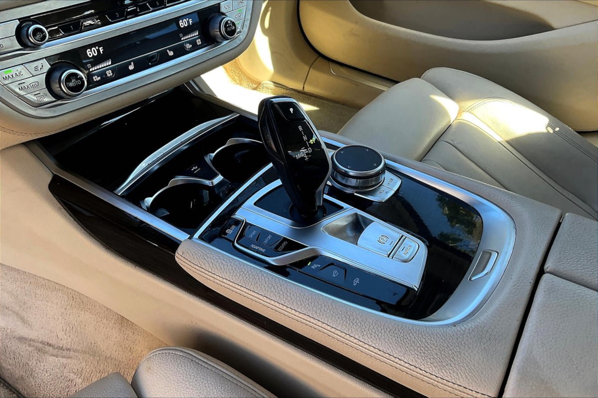 Used 2021 BMW 740i RWD image 15