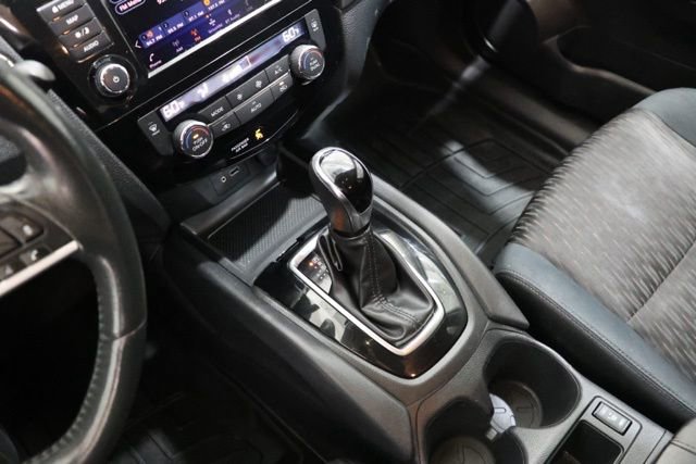 Used 2018 Nissan Rogue SV w/ Premium Package image 28