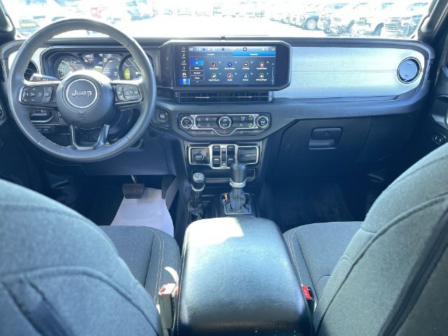 Used 2024 Jeep Wrangler Unlimited w/ Convenience Group AWD/4WD image 19