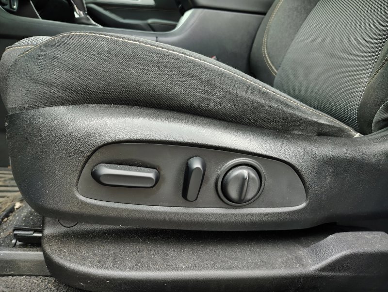 Used 2020 Chevrolet Traverse LT FWD image 9