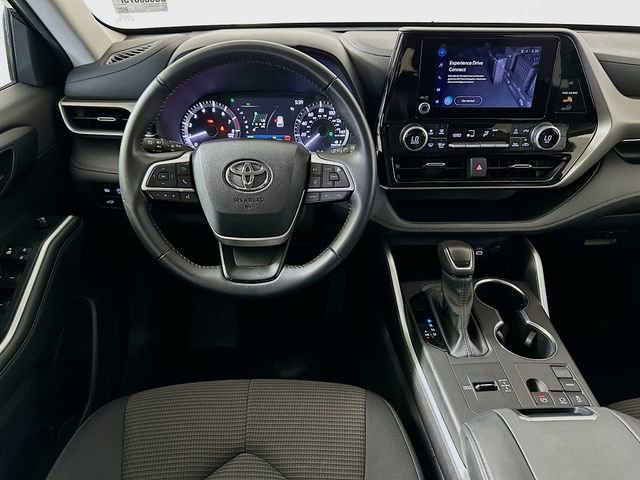 Certified 2025 Toyota Highlander LE image 23