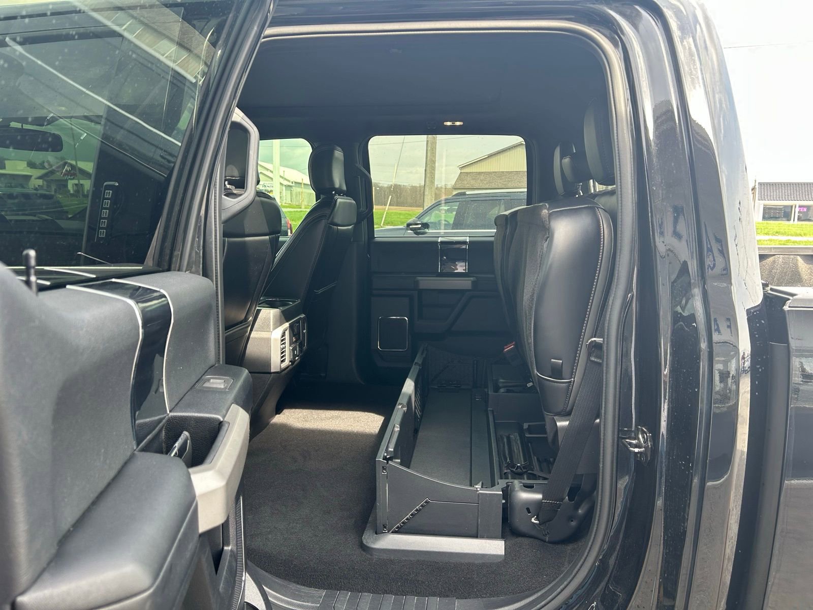 Used 2021 Ford F350 Platinum w/ FX4 Off-Road Package AWD/4WD image 28