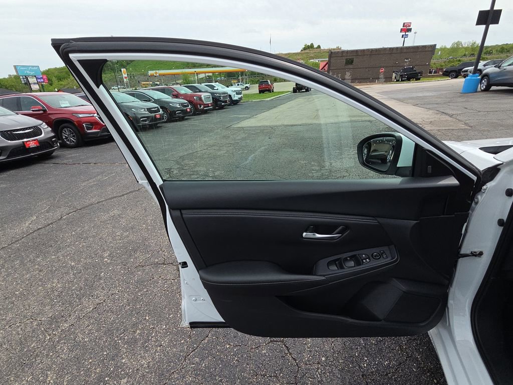Used 2023 Nissan Sentra SV FWD image 12