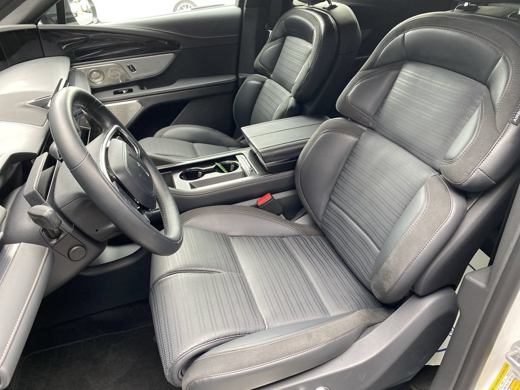 Used 2025 Lincoln Nautilus Reserve AWD/4WD image 12