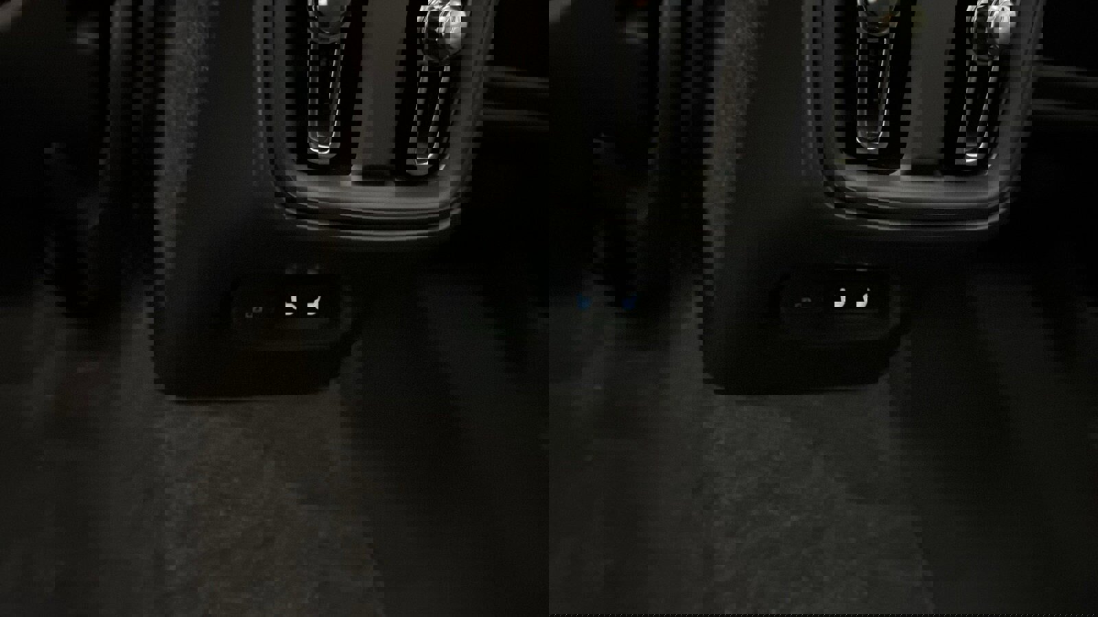 Used 2026 Volvo XC40 B5 Plus w/ Protection Package Premier AWD/4WD image 26