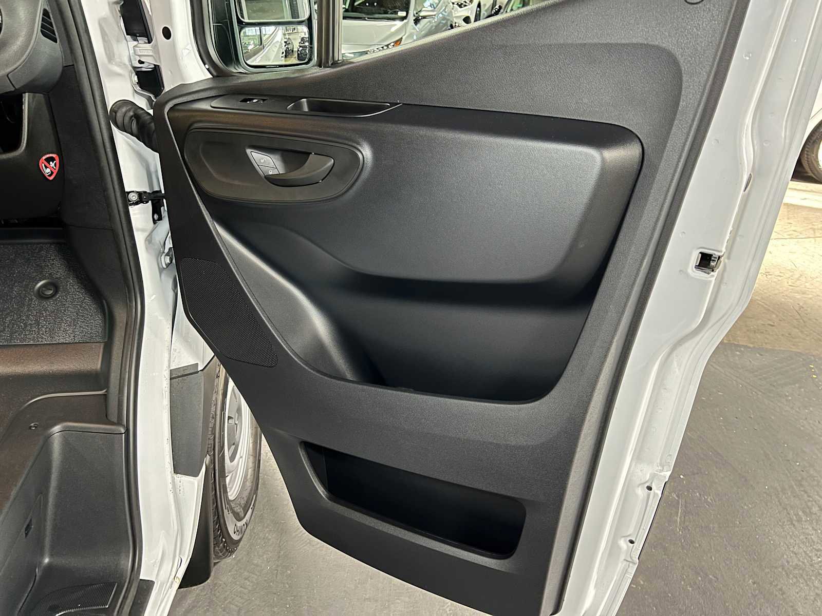 Used 2025 Mercedes-Benz Sprinter 2500 image 10