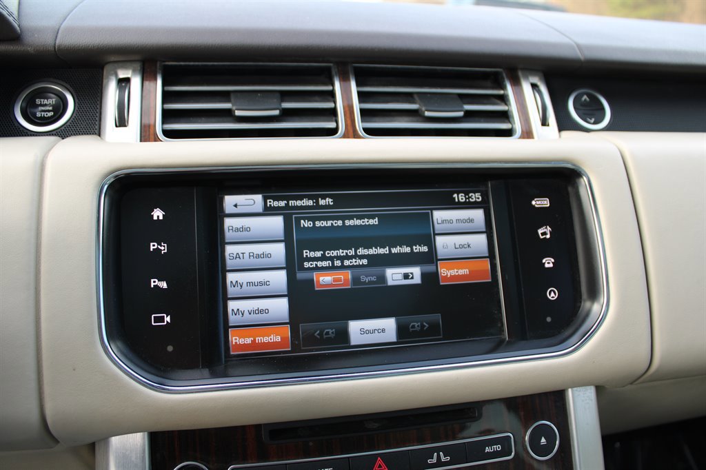 Used 2016 Land Rover Range Rover HSE image 30