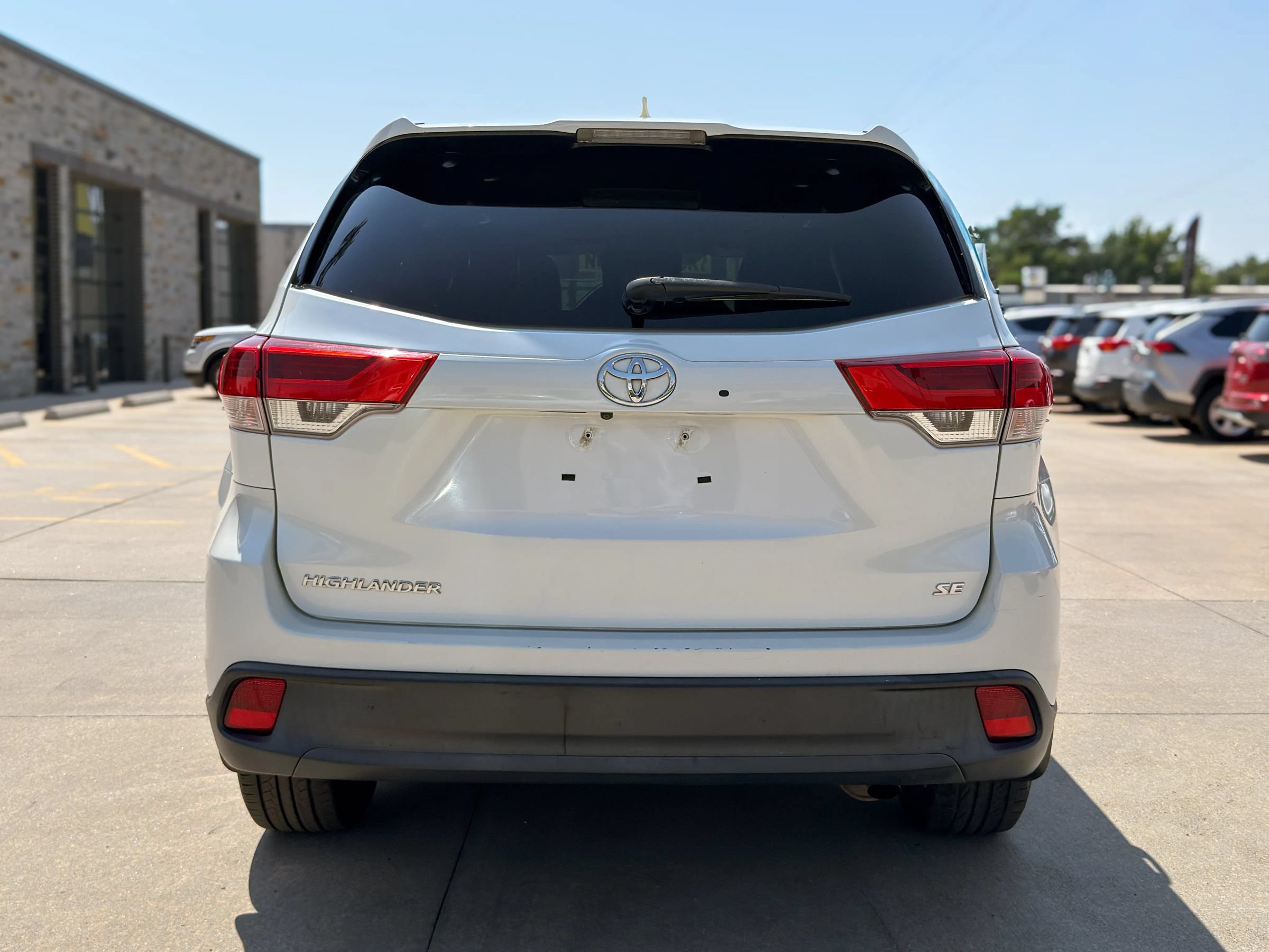 Used 2017 Toyota Highlander XLE FWD image 6