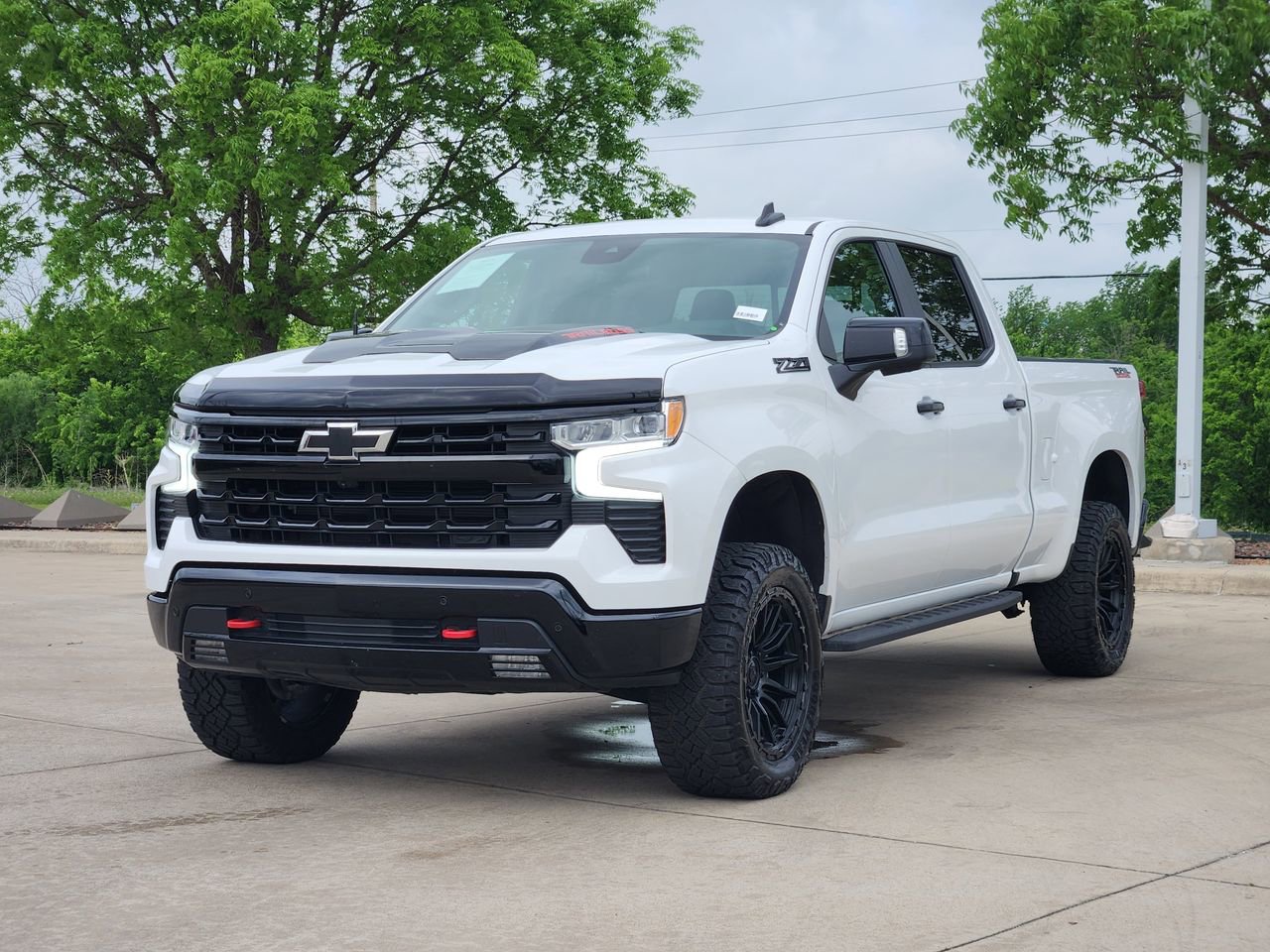 Used 2024 Chevrolet Silverado 1500 LT Trail Boss w/ Convenience Package II AWD/4WD image 3