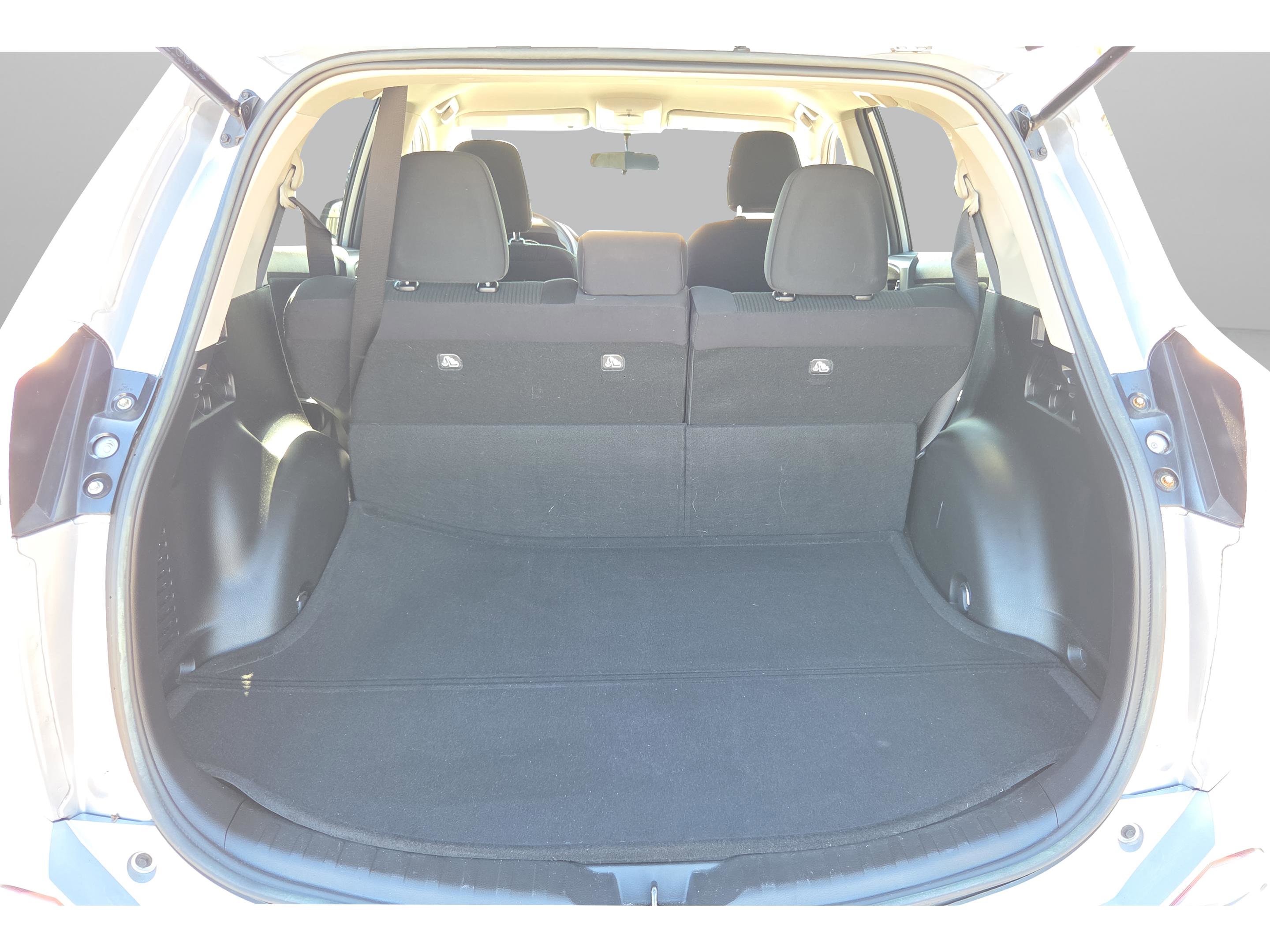 Used 2016 Toyota RAV4 LE image 17