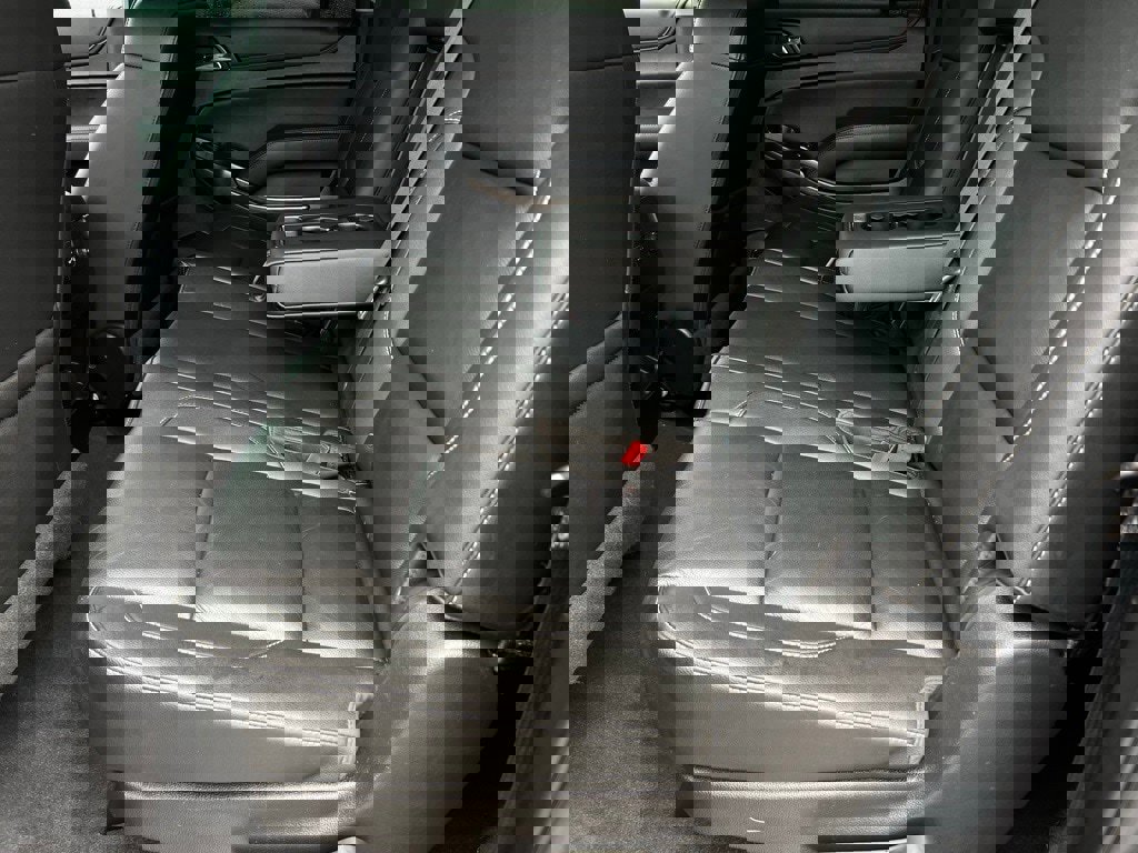 Used 2019 Chevrolet Suburban LT image 9