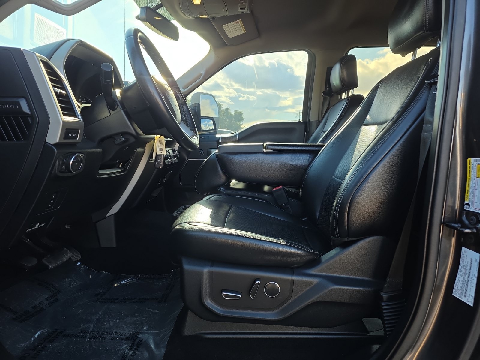 Used 2019 Ford F350 Lariat w/ Lariat Value Package AWD/4WD image 17