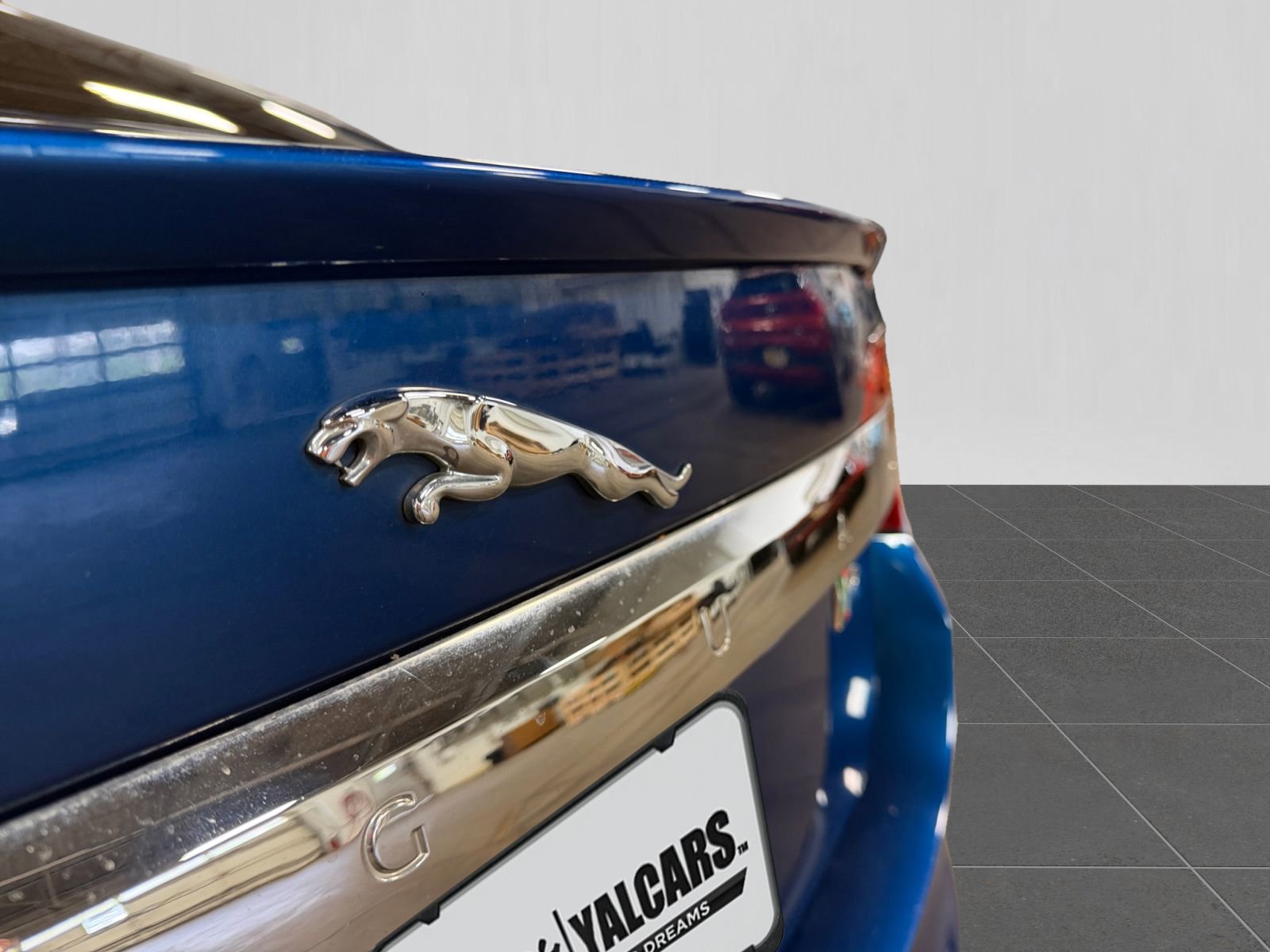 Used 2011 Jaguar XF R RWD image 46