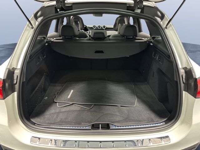 Used 2026 Mercedes-Benz GLC 300 4MATIC image 11