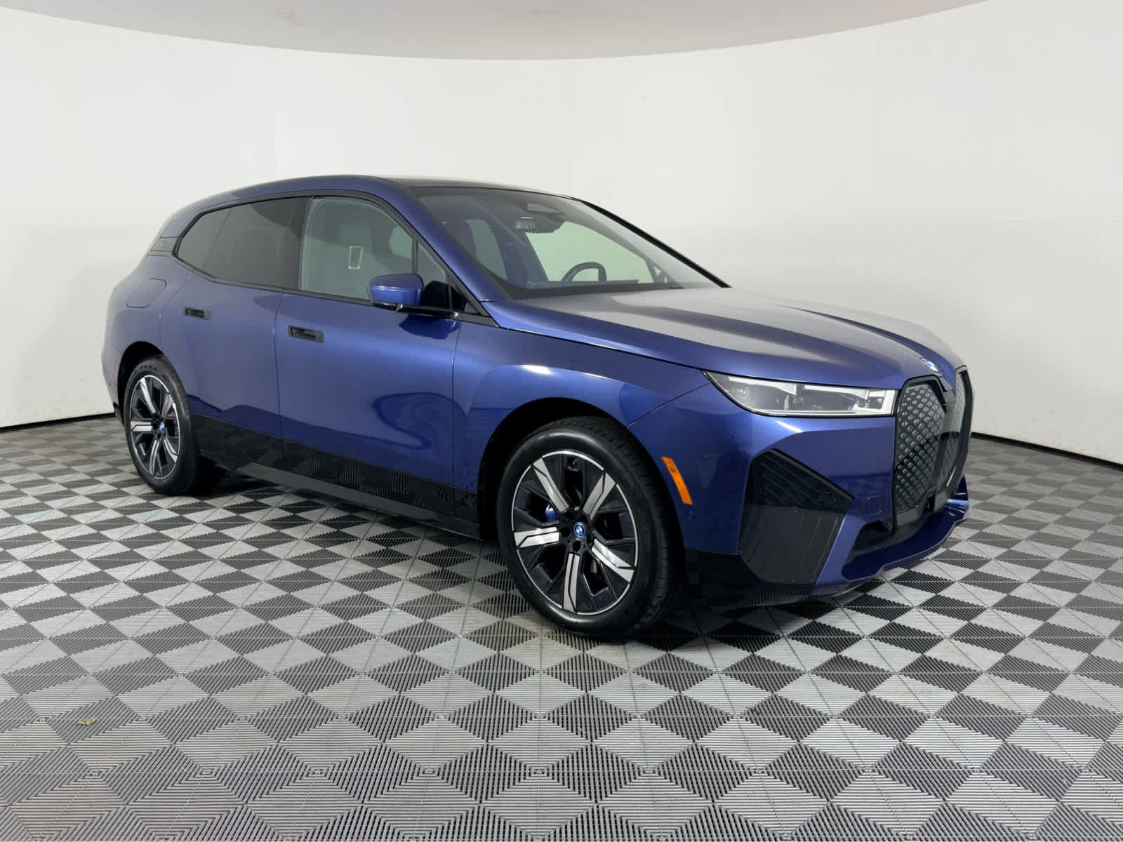 Used 2024 BMW iX xDrive50 w/ Sport Package AWD/4WD image 1