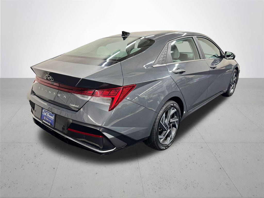 Used 2024 Hyundai Elantra Limited image 7