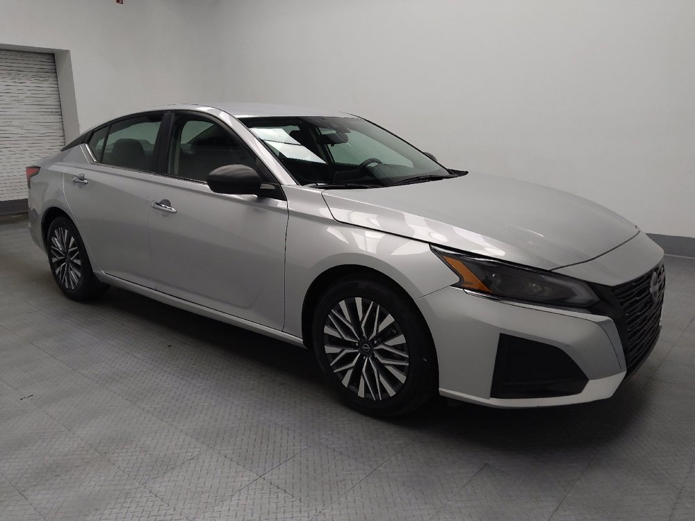 Used 2024 Nissan Altima 2.5 SV image 11