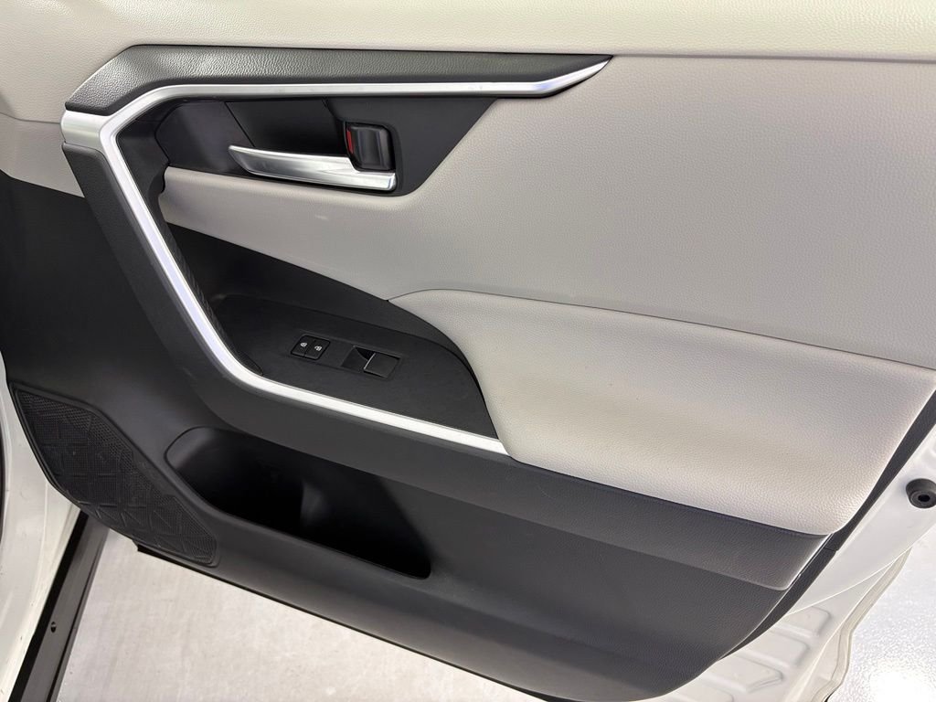 Used 2021 Toyota RAV4 XLE Premium AWD/4WD image 42