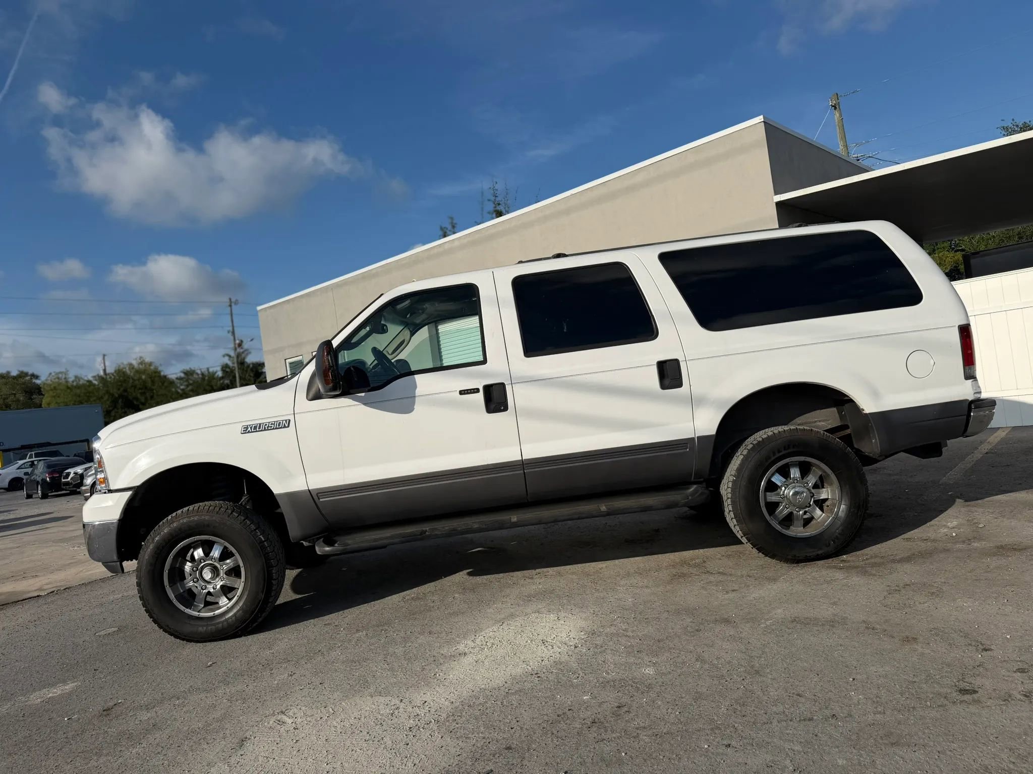Used 2005 Ford Excursion XLS RWD image 5