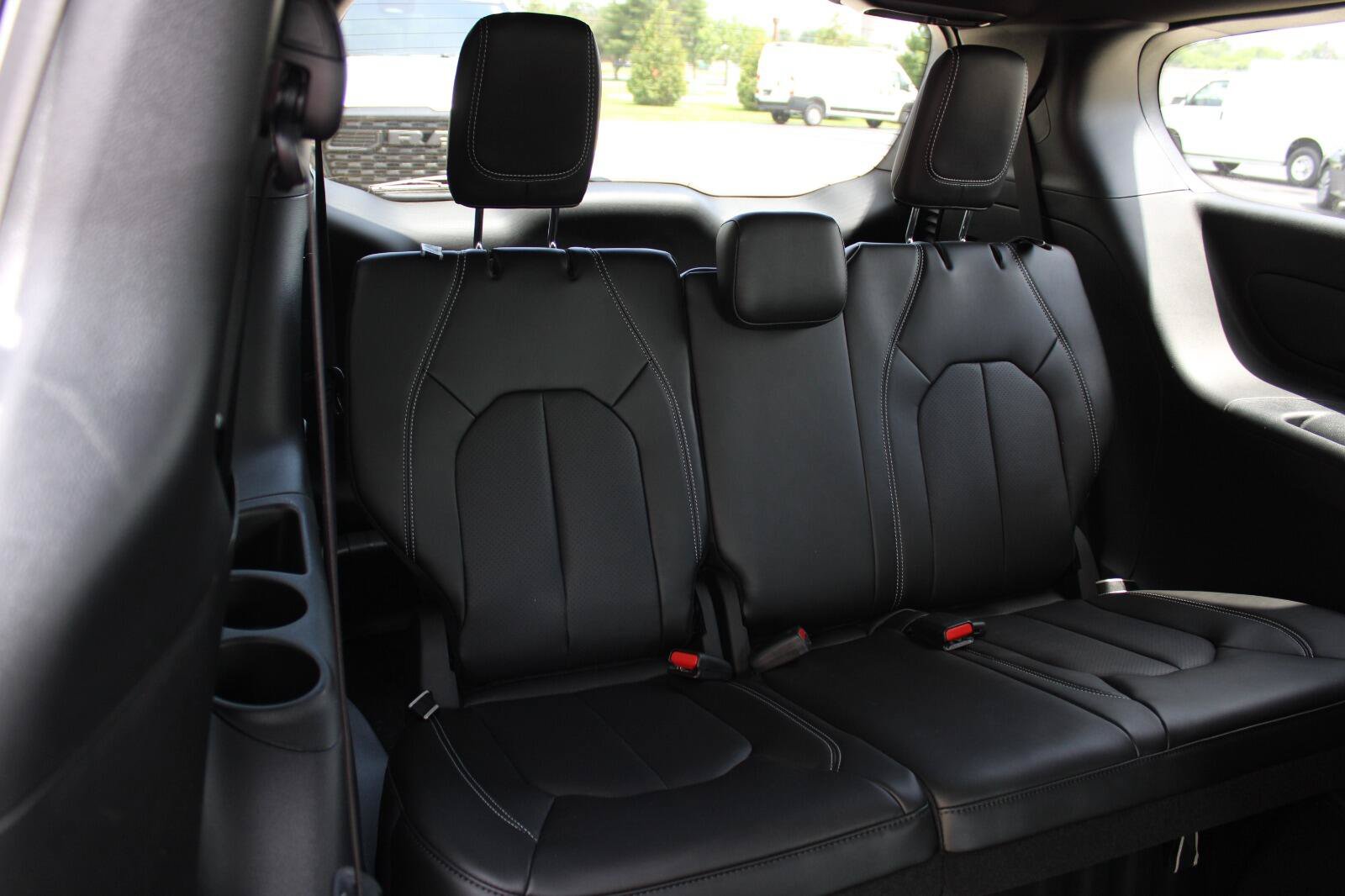 New 2027 Chrysler Pacifica Select FWD image 25