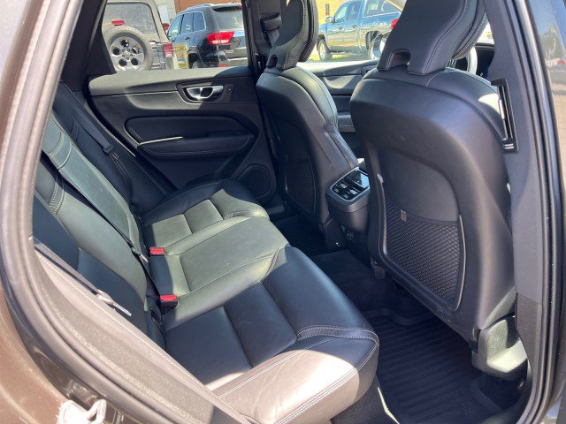 Used 2022 Volvo XC60 B5 Inscription w/ Protection Package Premier FWD image 18