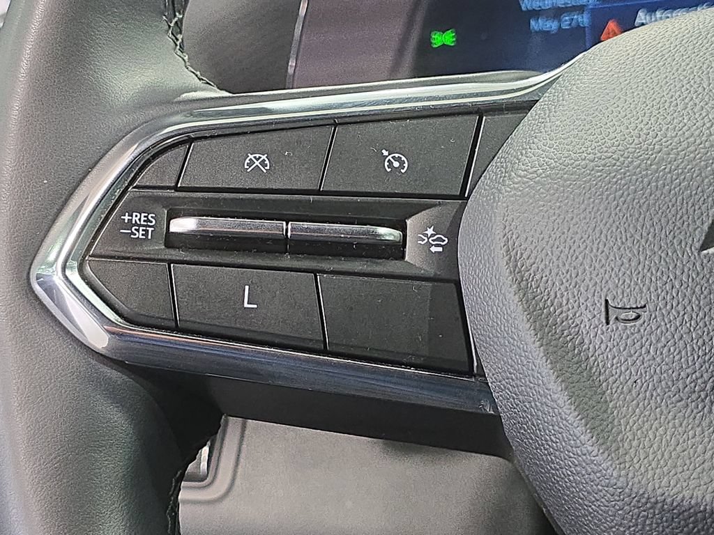 Used 2025 Chevrolet Equinox LT w/ Safety and Technology Package FWD image 12
