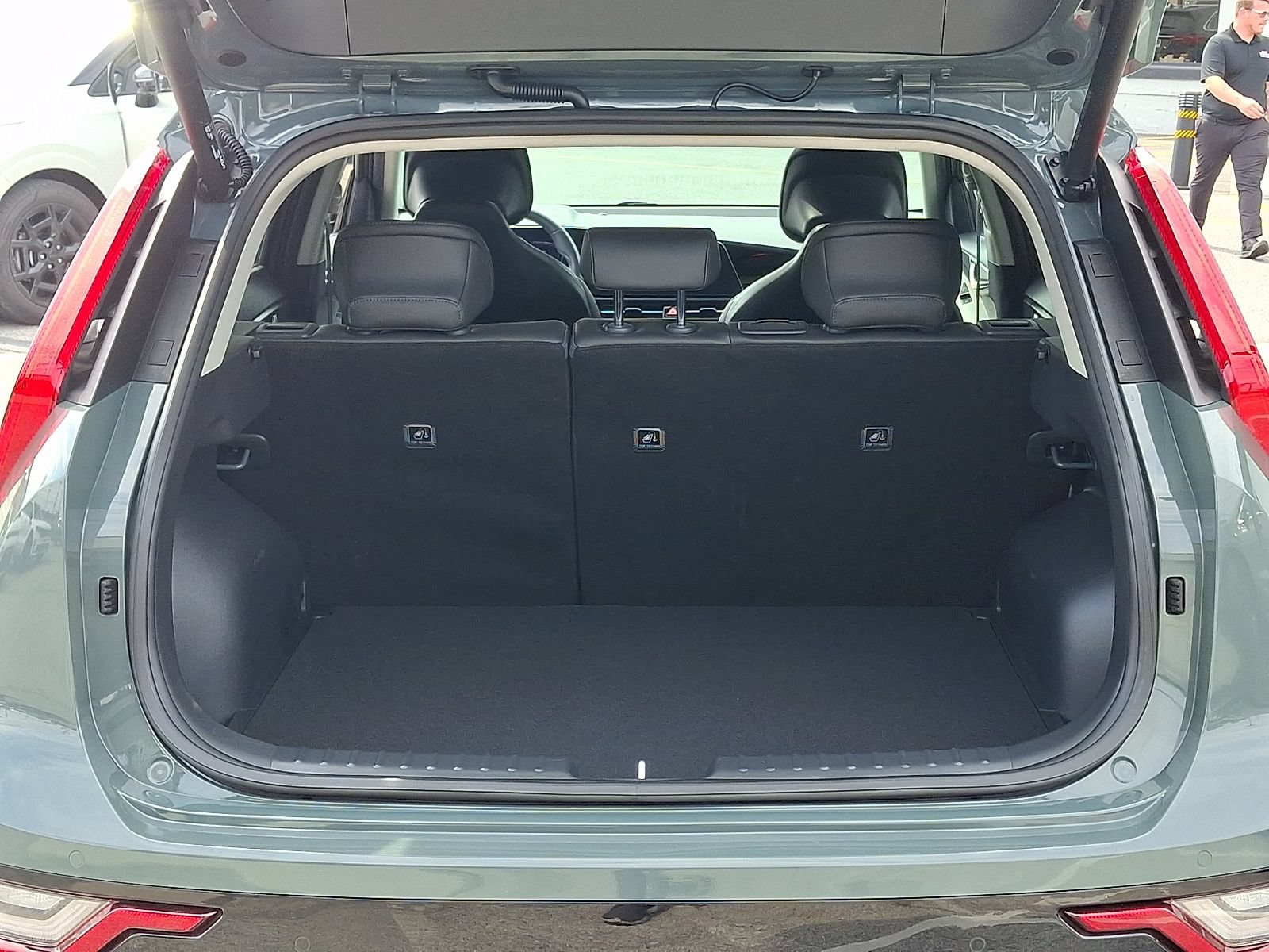 Used 2023 Kia Niro SX Touring FWD image 28