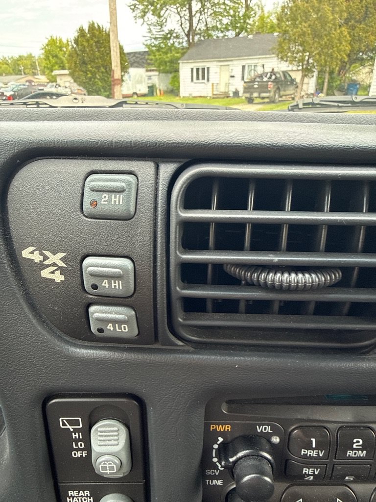 Used 2001 GMC Jimmy SLE w/ SLE Luxury Equipment Group AWD/4WD image 22