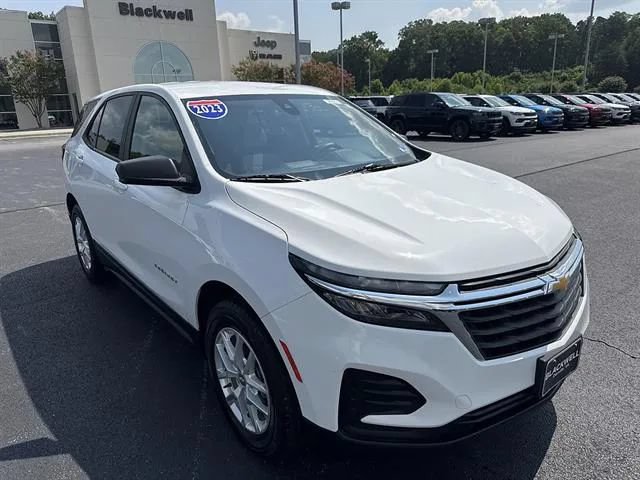 Used 2023 Chevrolet Equinox LS w/ LS Convenience Package AWD/4WD image 1