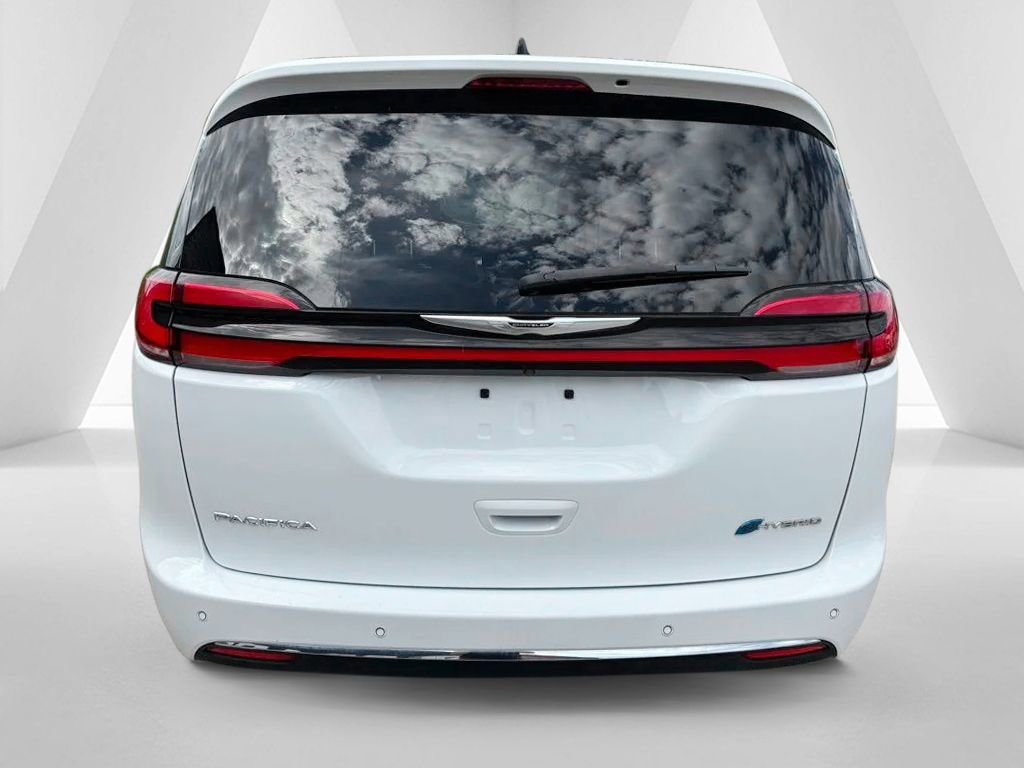 Used 2024 Chrysler Pacifica Limited FWD image 6