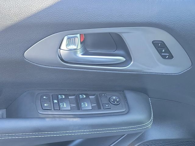 Used 2025 Chrysler Pacifica Select image 23