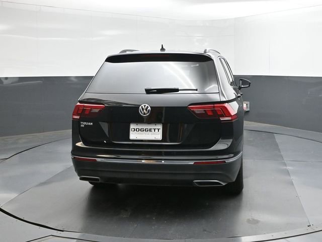 Used 2021 Volkswagen Tiguan SE w/ Panoramic Sunroof Package FWD image 5