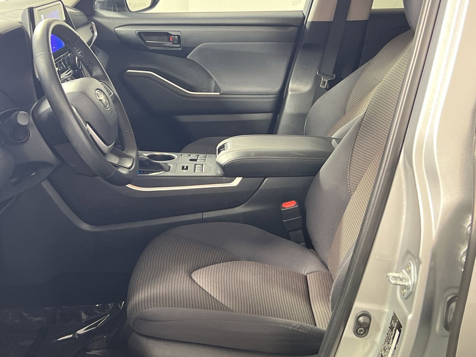 Used 2024 Toyota Highlander LE image 13