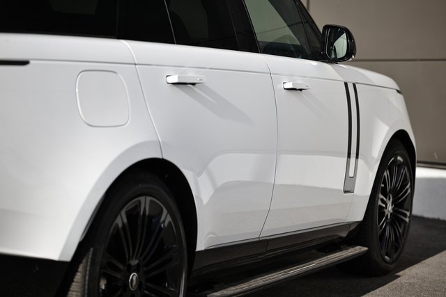 New 2025 Land Rover Range Rover SE image 16