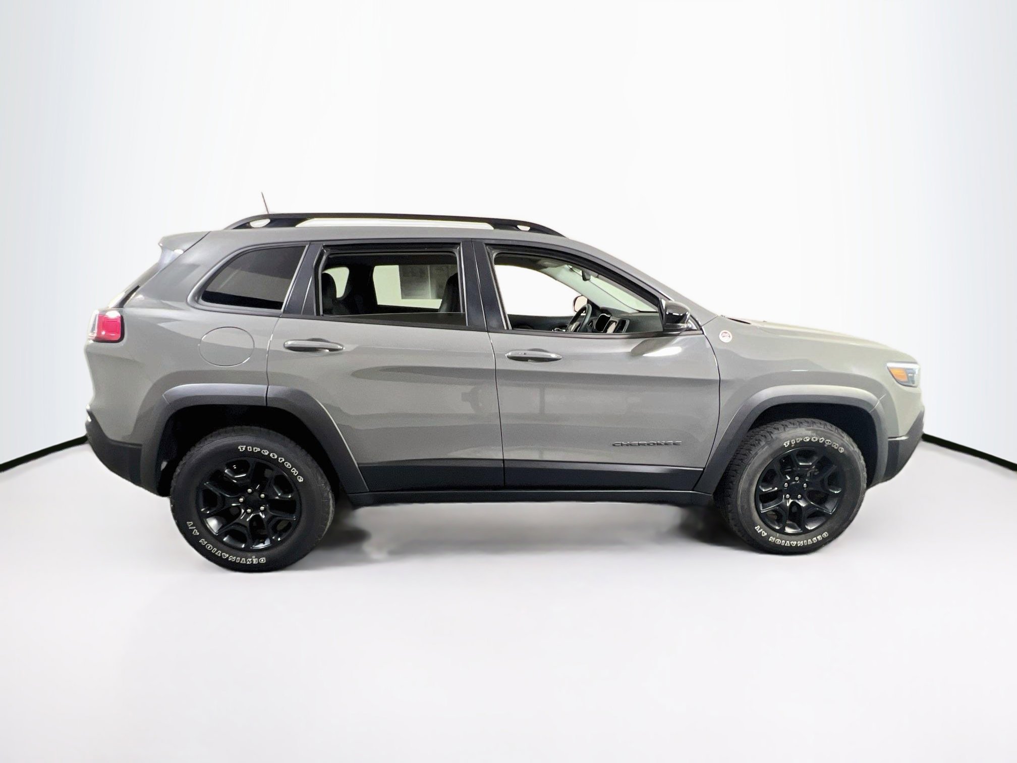 Used 2022 Jeep Cherokee Trailhawk w/ Trailer Tow Group AWD/4WD image 4