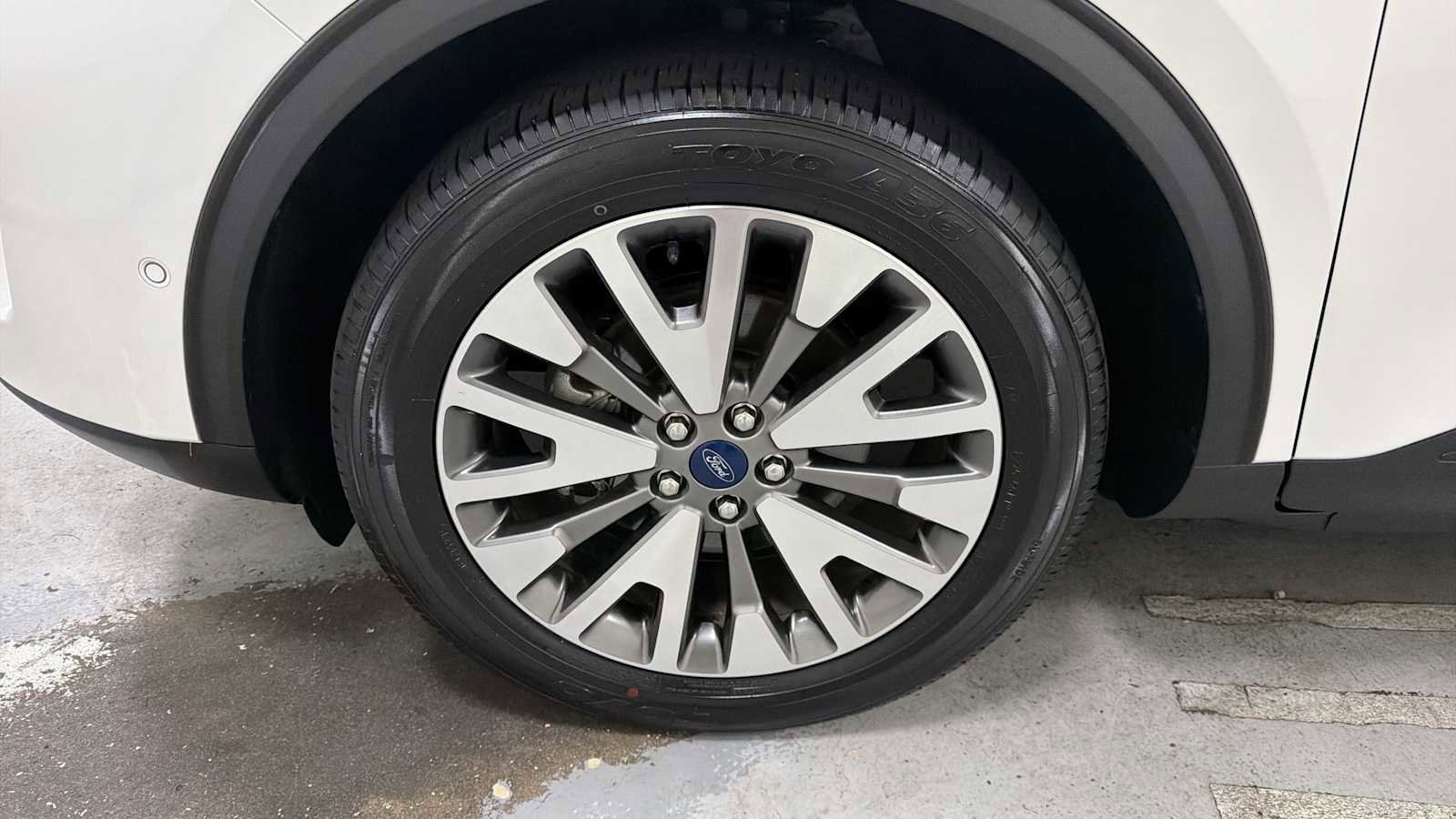 Used 2020 Ford Escape Titanium w/ Titanium Premium Package 2.0 AWD/4WD image 10