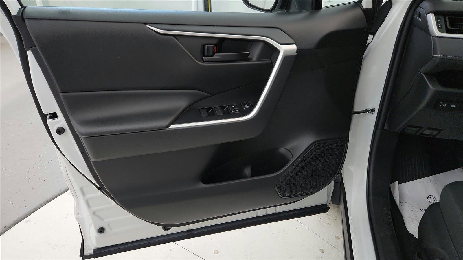 Used 2023 Toyota RAV4 LE image 22