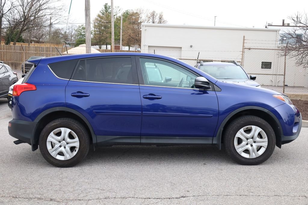 Used 2015 Toyota RAV4 LE image 4