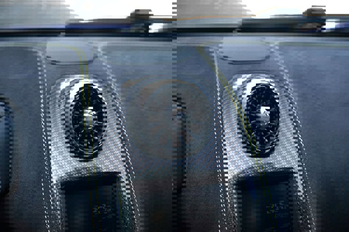 Used 2015 McLaren 650S Spider image 39